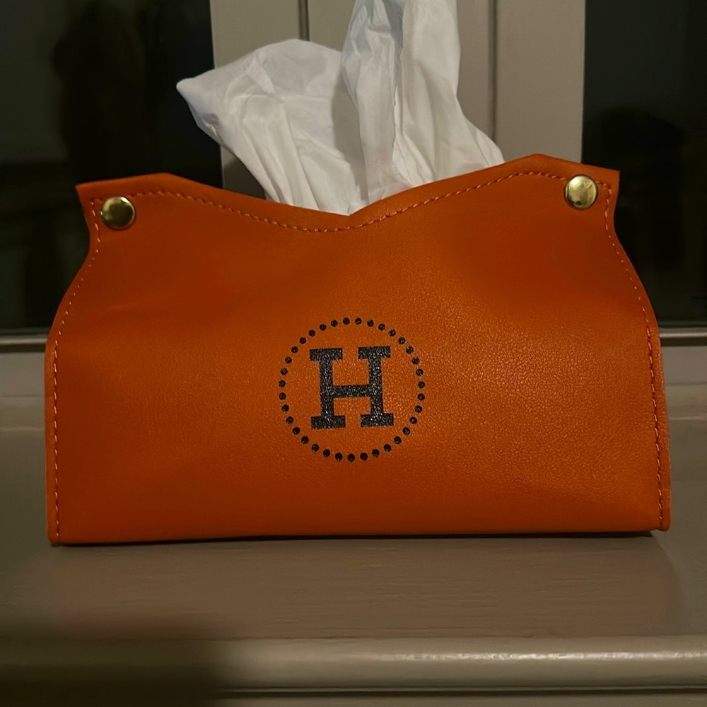 SHEIN Orange Accent Decor Tissue Holder with Embossed Logo